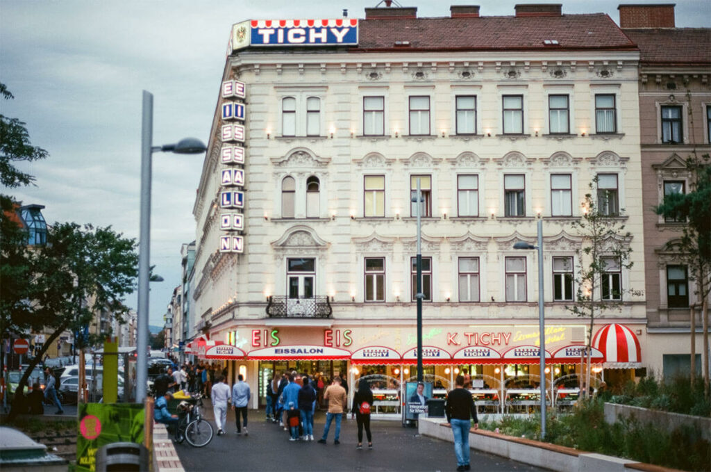 Tichy Eisspezialitäten vom Reumannplatz aus.